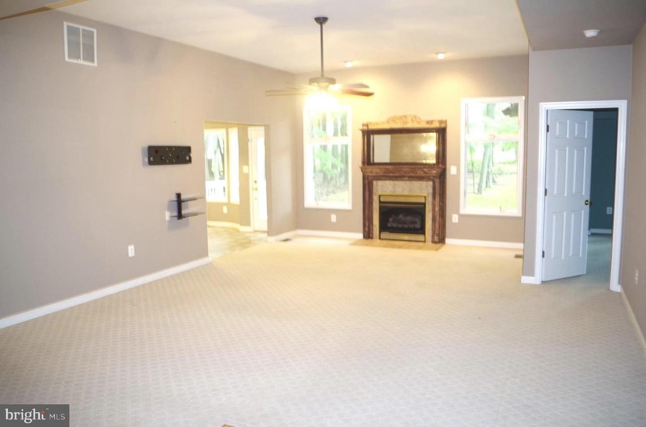 812 Petinot Pl - Photo 2 of 38