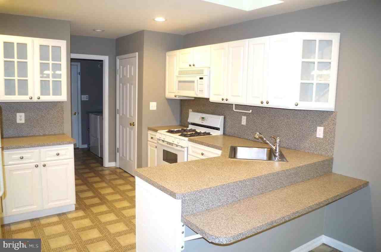 812 Petinot Pl - Photo 5 of 38