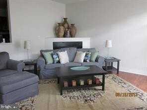 46344 Pryor Sq - Photo 5 of 10