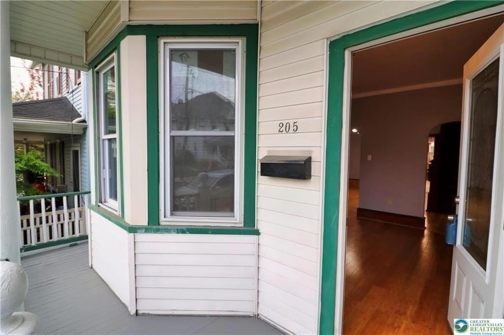 205 Madison Ave - Photo 2 of 33