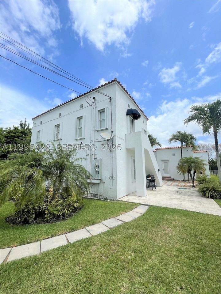 5116 Sw 57th Ave #A - Photo 3 of 17