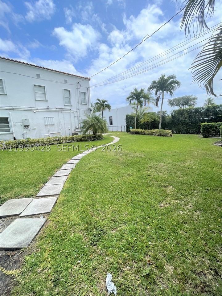 5116 Sw 57th Ave #A - Photo 4 of 17