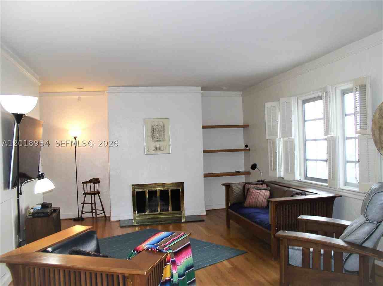 404 Viscaya Ave #404 - Photo 3 of 12