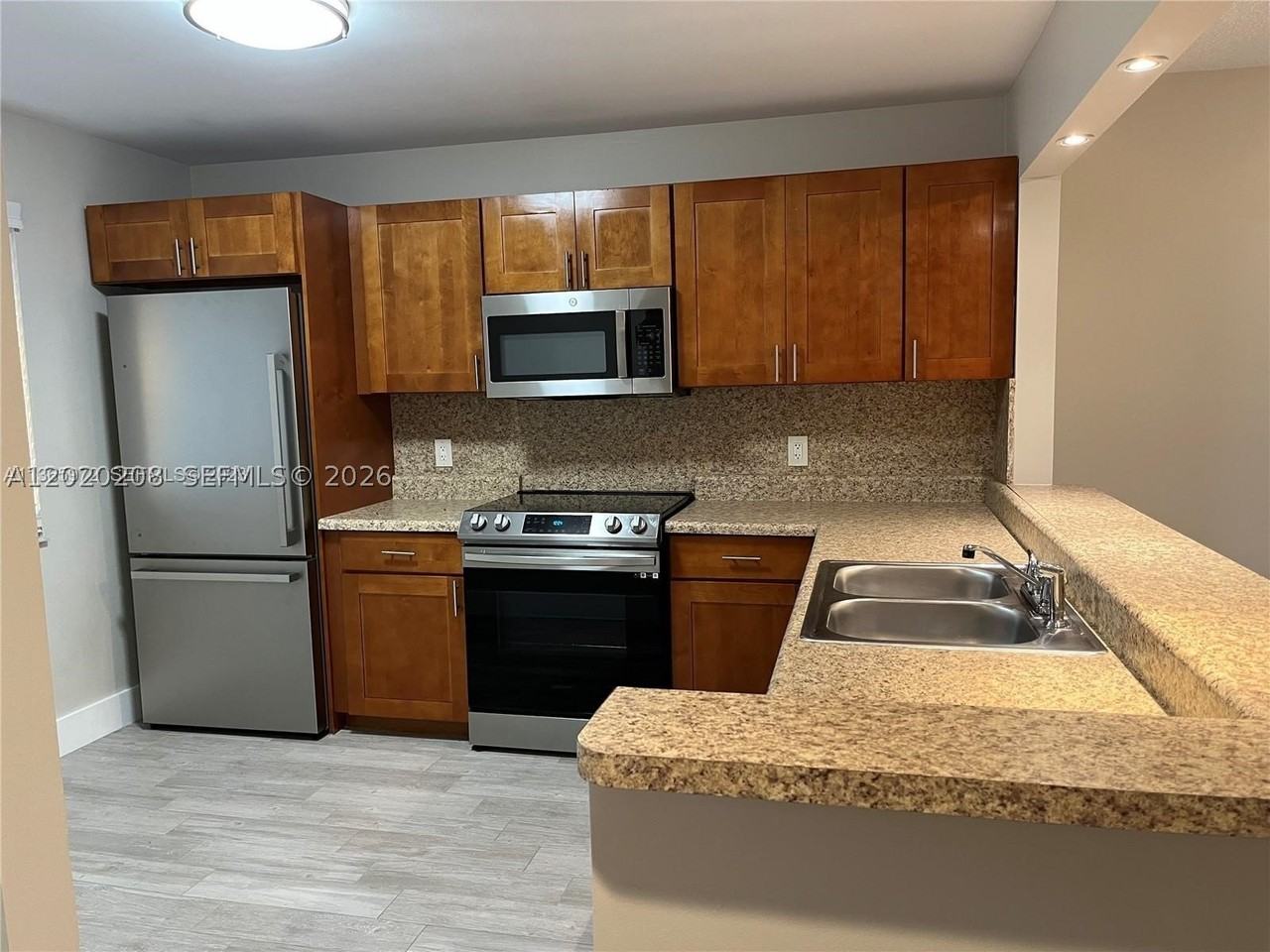 436 Lakeview Dr #203 - Photo 3 of 34