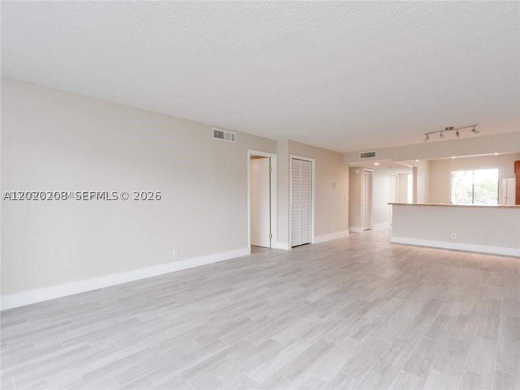 436 Lakeview Dr #203 - Photo 6 of 34