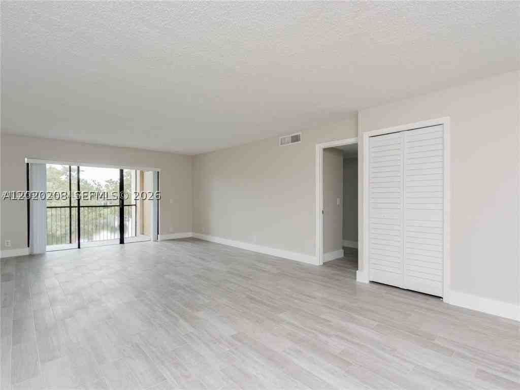 436 Lakeview Dr #203 - Photo 7 of 34