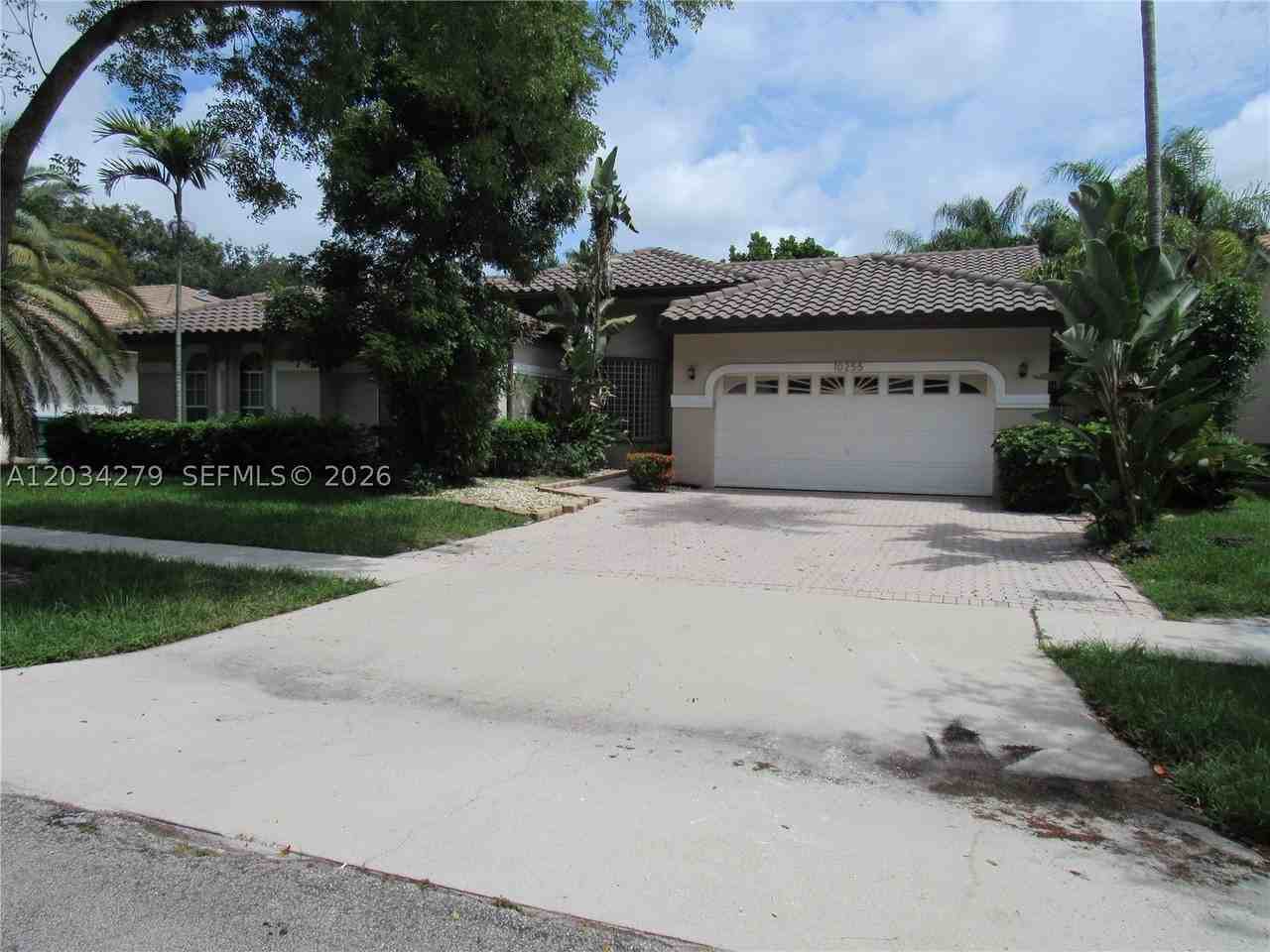 10255 Guatemala St - Photo 2 of 30