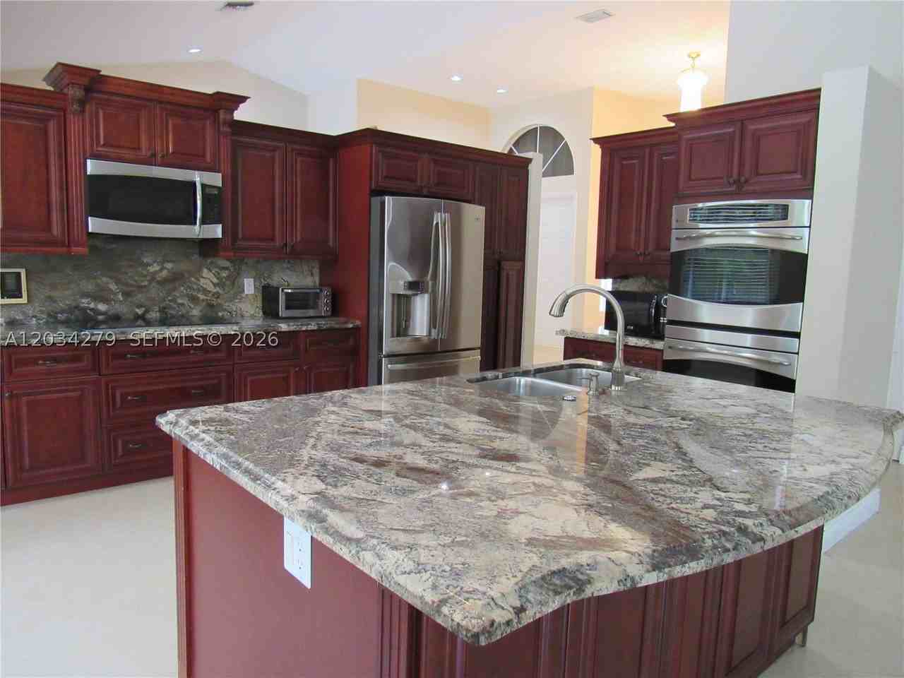 10255 Guatemala St - Photo 3 of 30