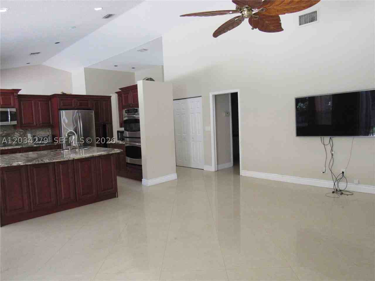 10255 Guatemala St - Photo 7 of 30