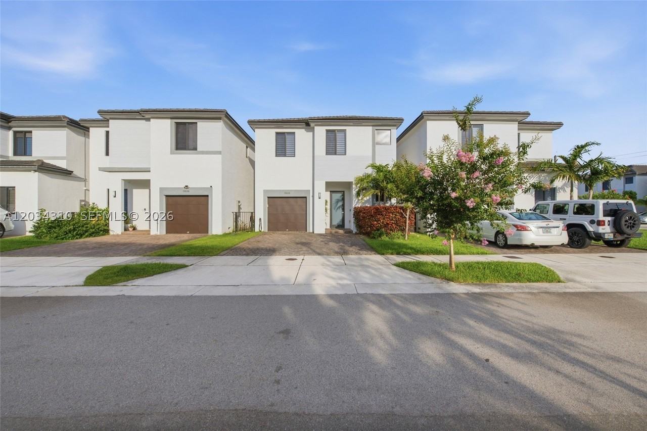 13630 Sw 158th Ave #0 - Photo 4 of 35