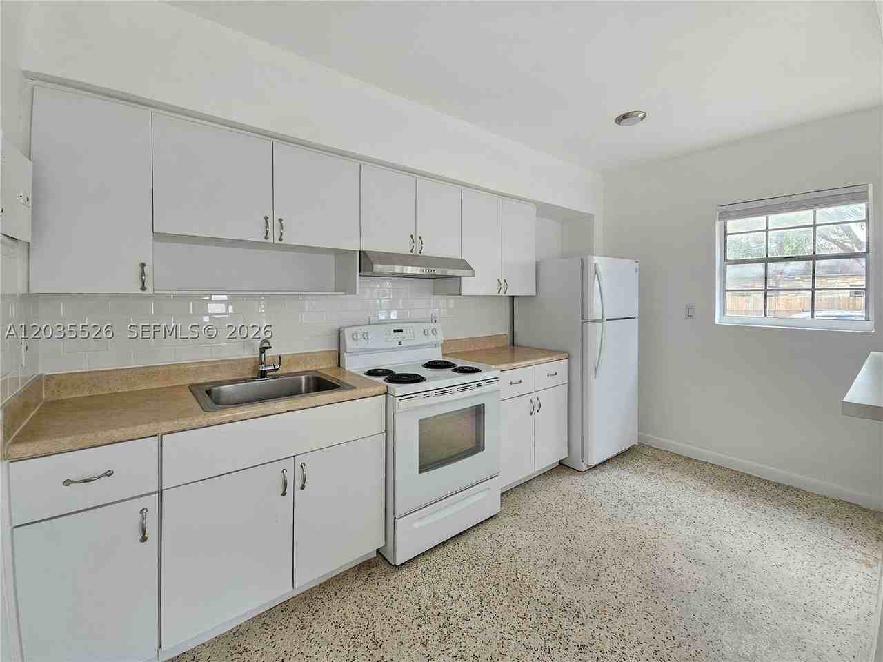 6601 Sw 10th St #2 - Photo 4 of 12