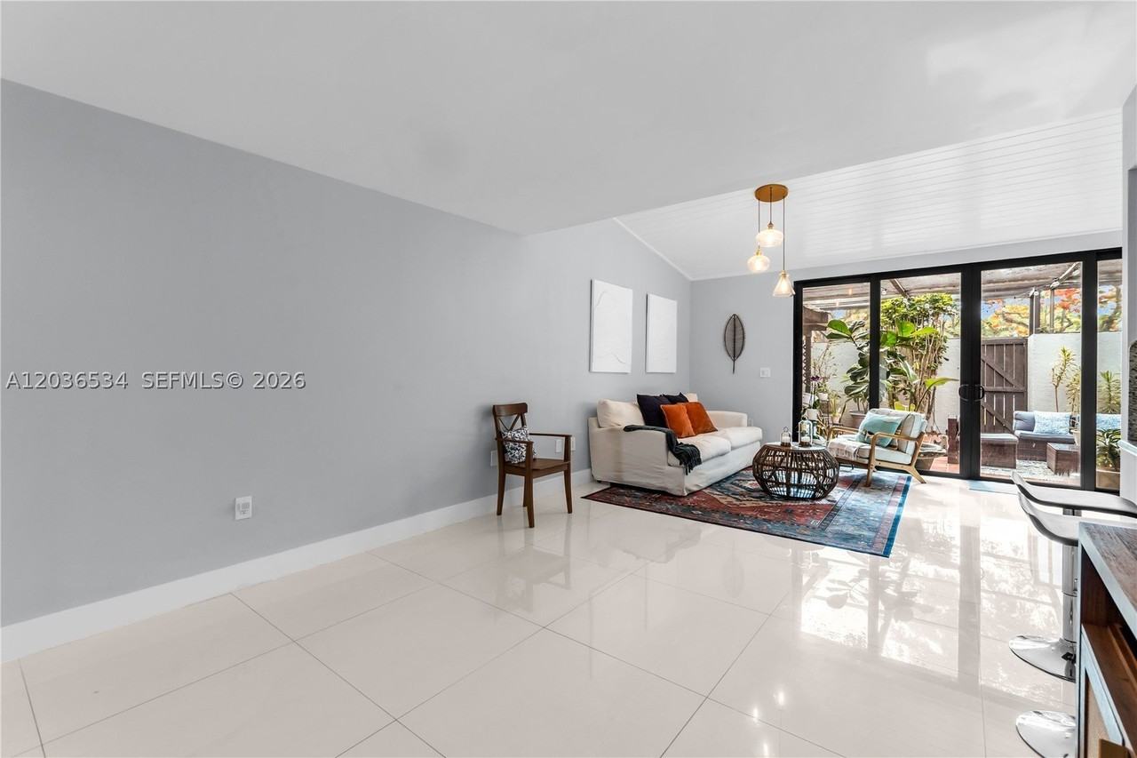 13340 Sw 88th Ter #D - Photo 6 of 44