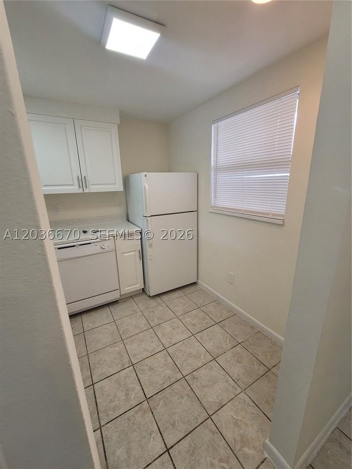 2800 Nw 56th Ave #E401 - Photo 4 of 11