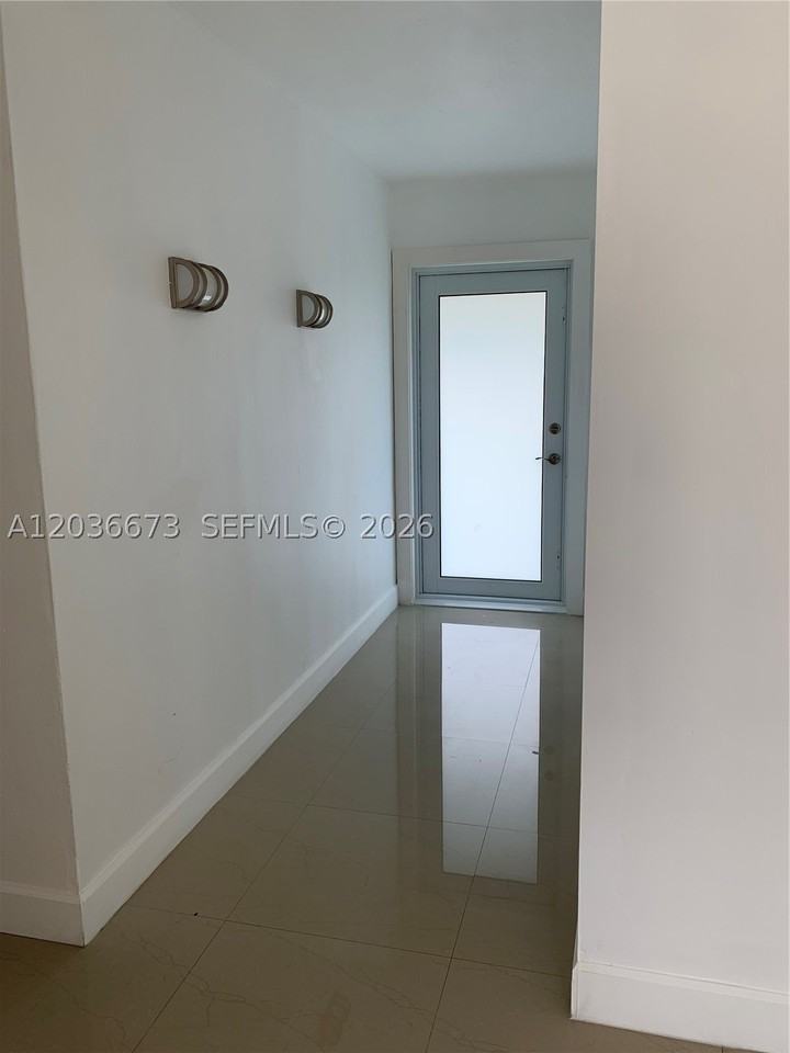 2025 Sw 84th Ct - Photo 4 of 19