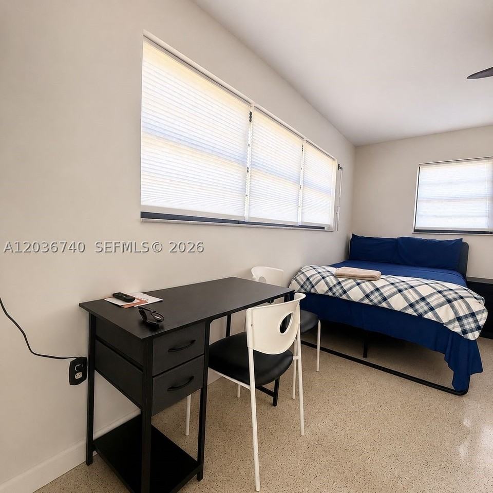 3202 Pierce St - Photo 4 of 9