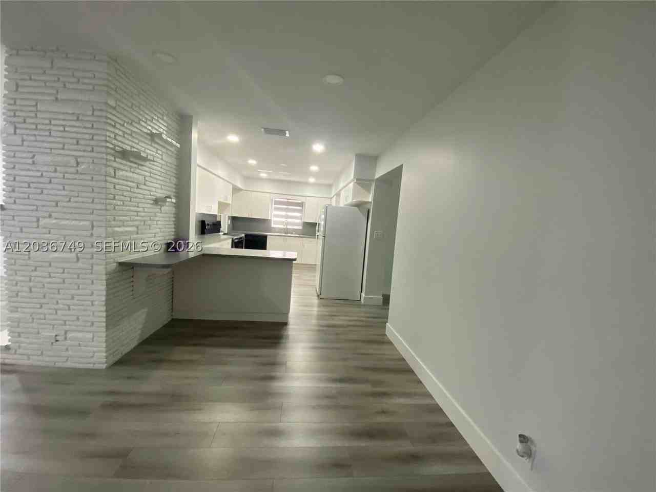 1845 Thomas St - Photo 5 of 24