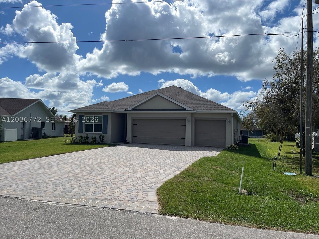 455 Londrina Dr - Photo 3 of 35