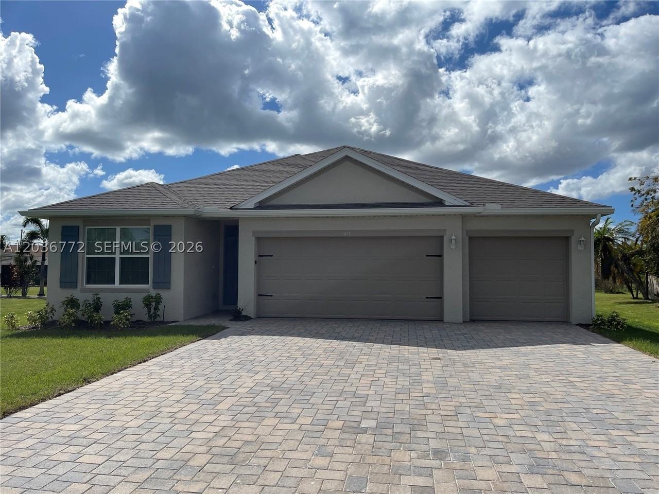 455 Londrina Dr - Photo 4 of 35
