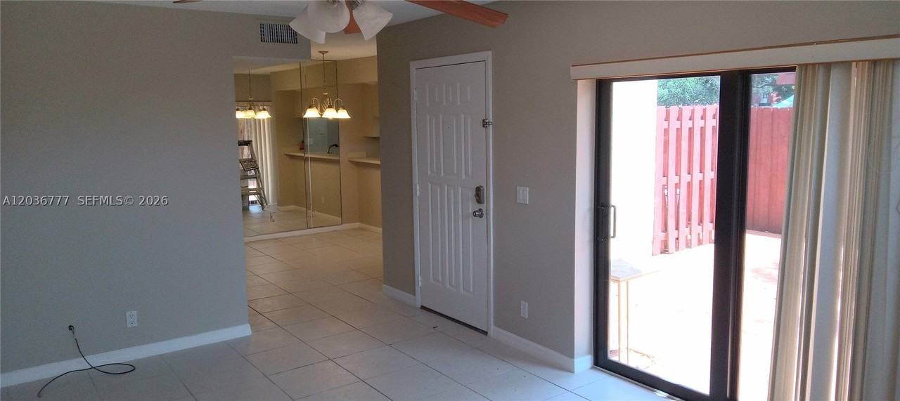 3841 Victoria Dr #14D - Photo 3 of 18