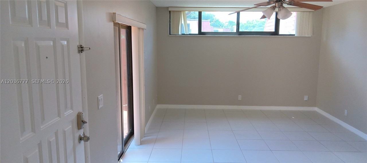 3841 Victoria Dr #14D - Photo 4 of 18
