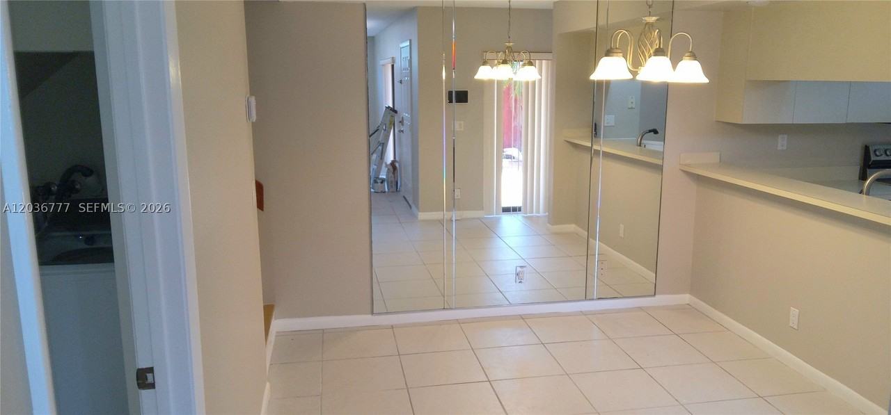 3841 Victoria Dr #14D - Photo 5 of 18