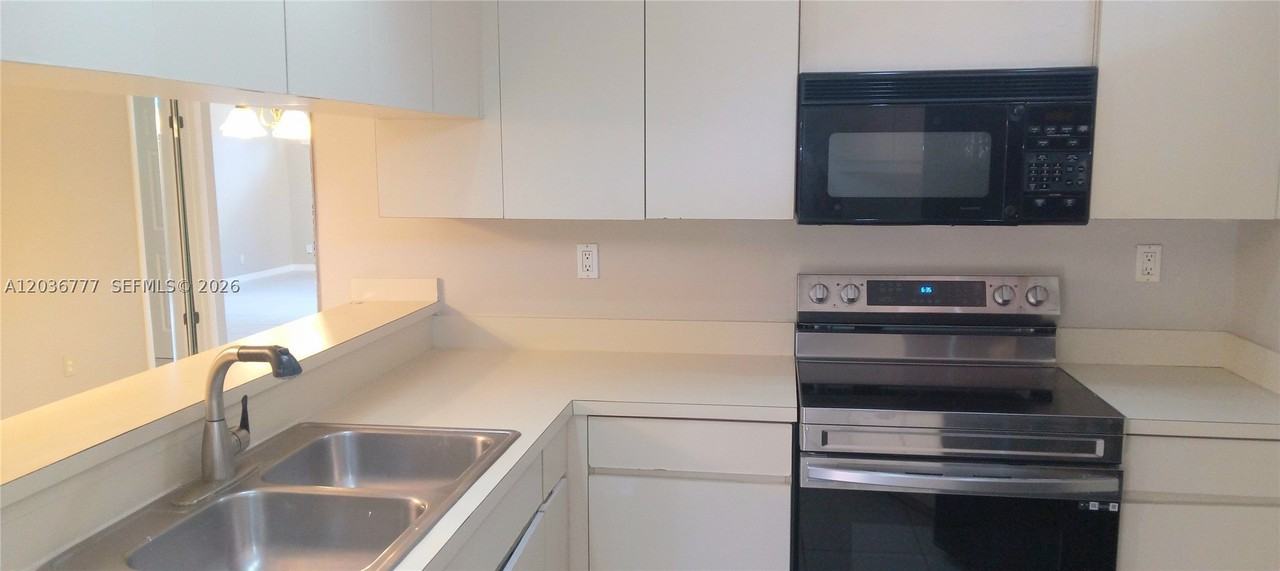3841 Victoria Dr #14D - Photo 6 of 18