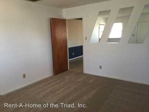 3405 Center St - Photo 2 of 7