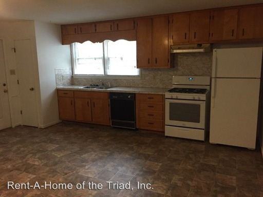 3405 Center St - Photo 3 of 7