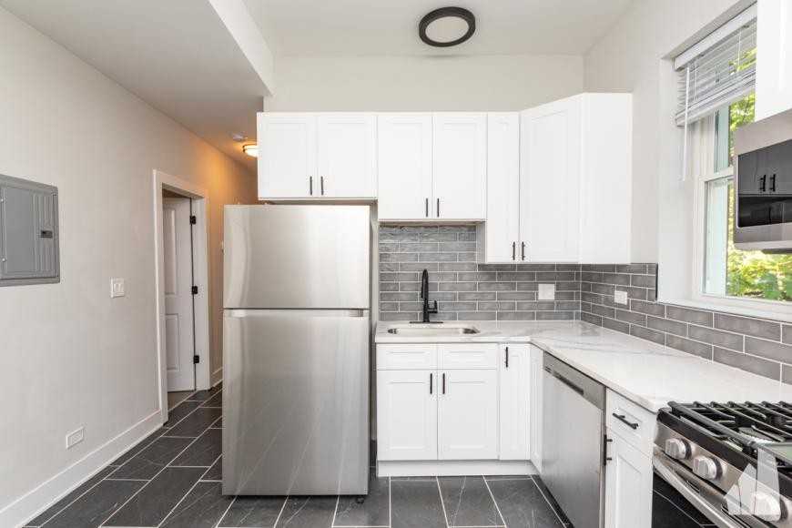 2658 W Cortez St - Photo 6 of 10