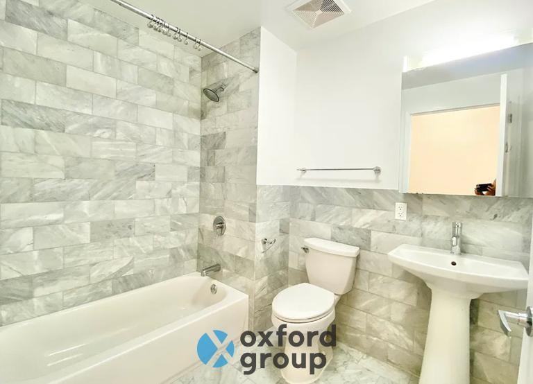 215 E 12th St - Photo 4 of 6