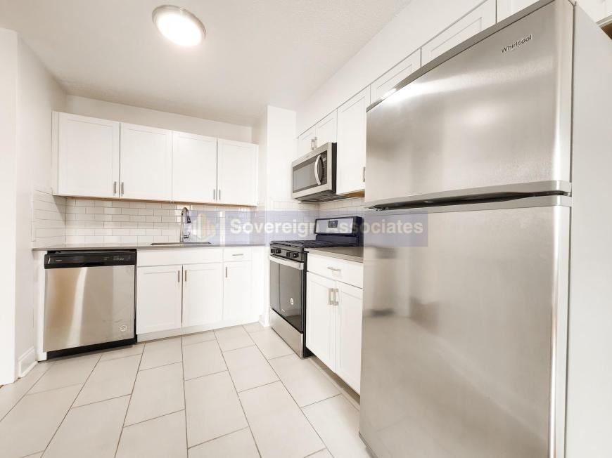 3333 Broadway - Photo 4 of 10