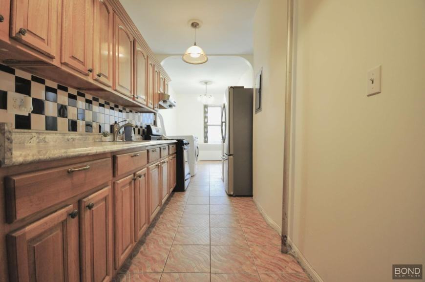 1065 Sterling Pl - Photo 3 of 10