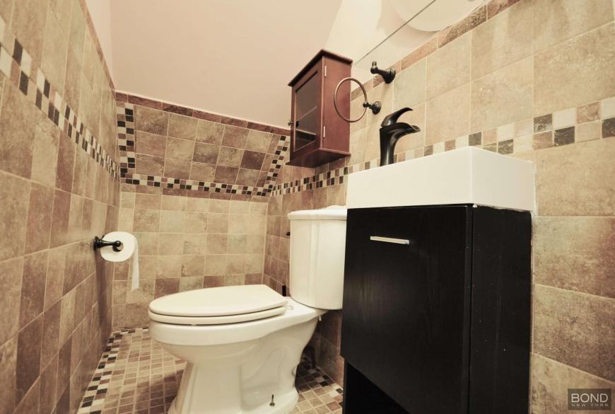 1065 Sterling Pl - Photo 4 of 10