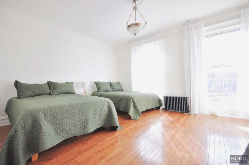 1065 Sterling Pl - Photo 5 of 10