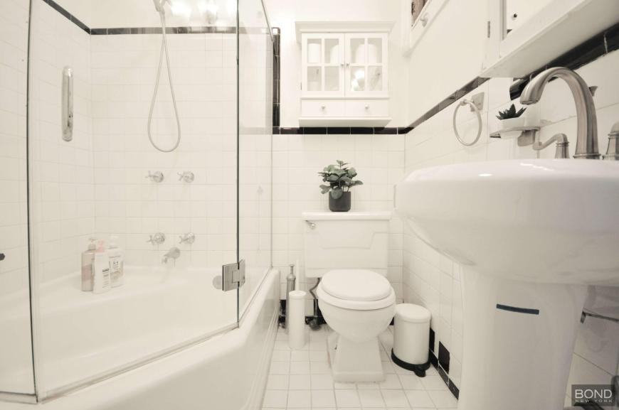 1065 Sterling Pl - Photo 6 of 10