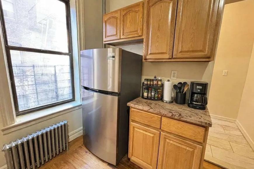 1264 Sheridan Ave - Photo 5 of 6