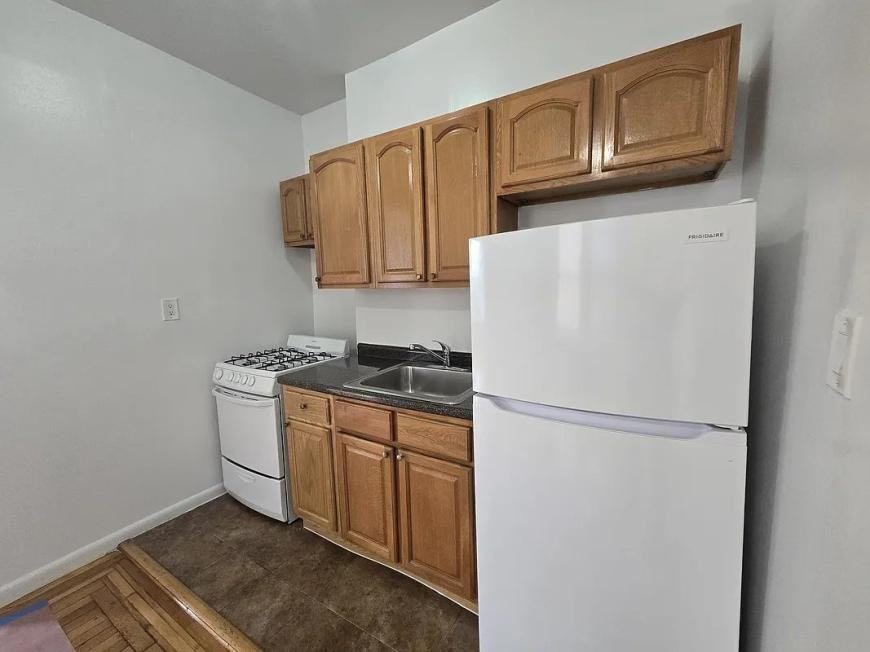 3230 Steuben Ave - Photo 3 of 4