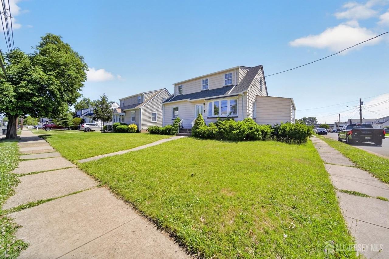 125 E Cherry St - Photo 2 of 16