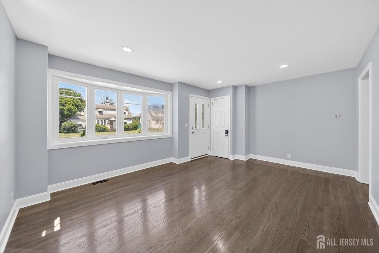 125 E Cherry St - Photo 5 of 16