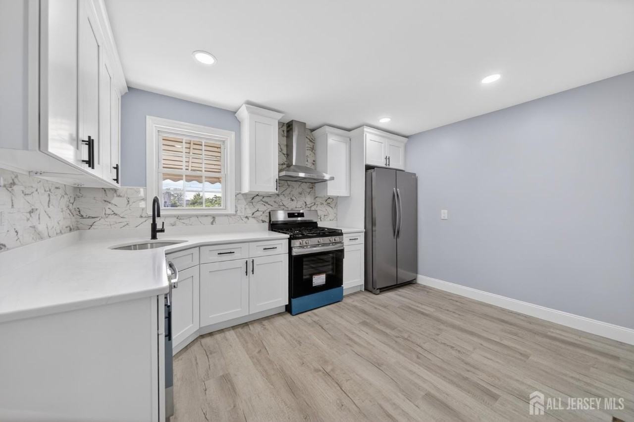 125 E Cherry St - Photo 6 of 16
