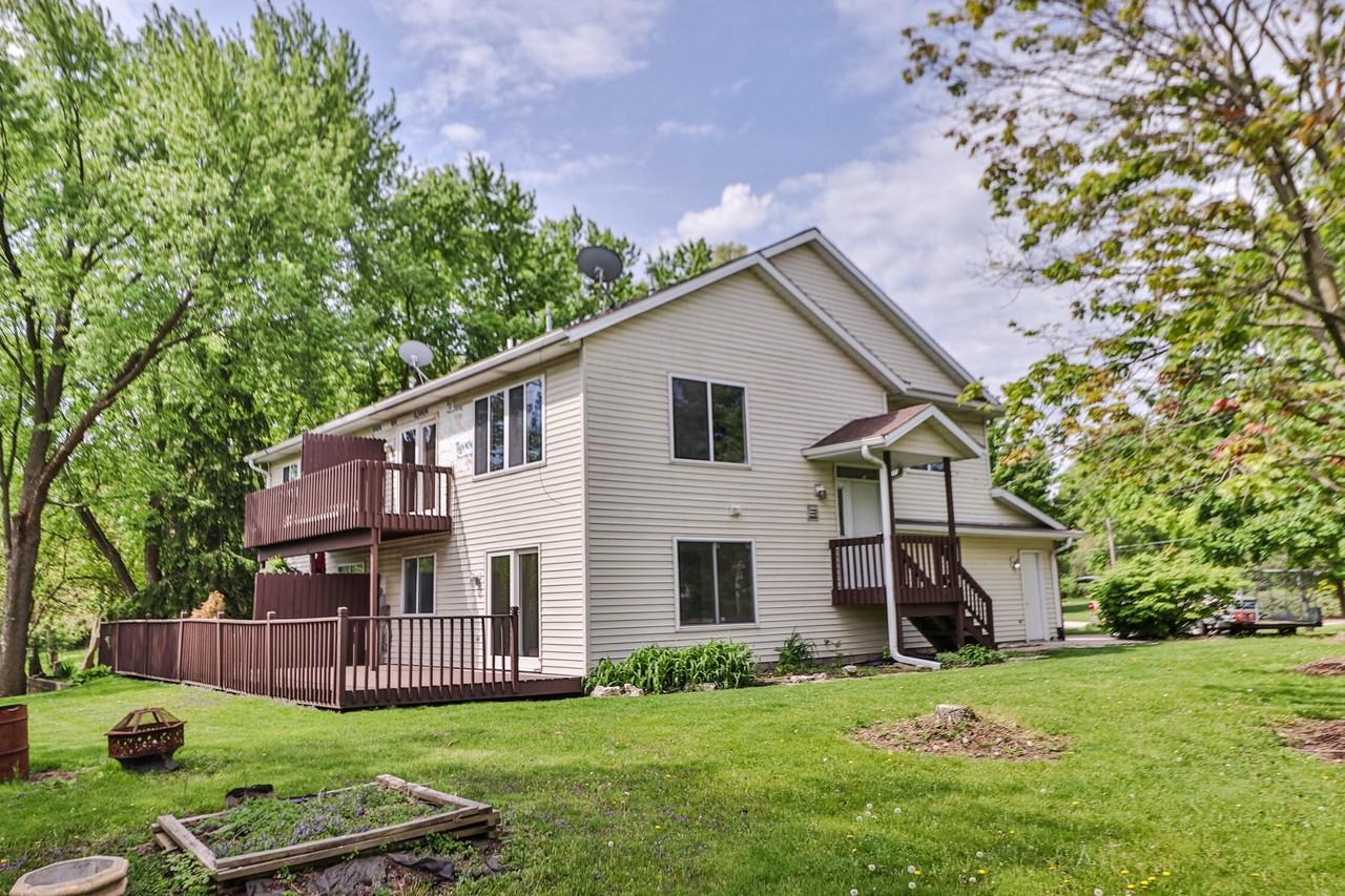 1410 S River Rd - Photo 2 of 25