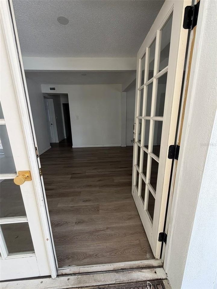 209 W Emily St - Photo 3 of 19
