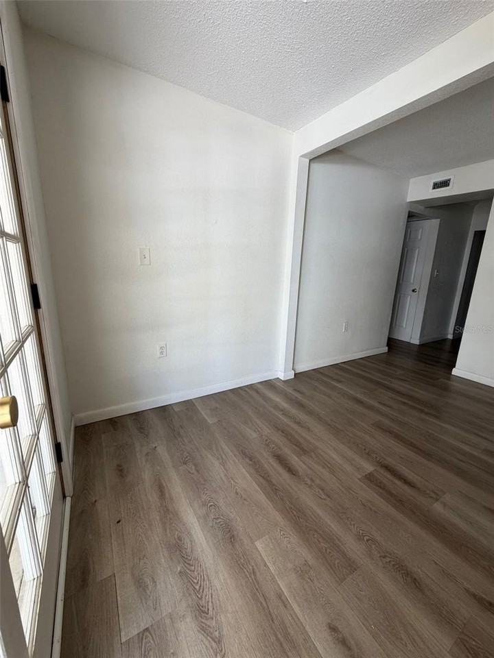 209 W Emily St - Photo 4 of 19