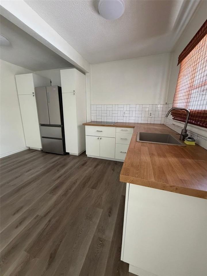 209 W Emily St - Photo 5 of 19