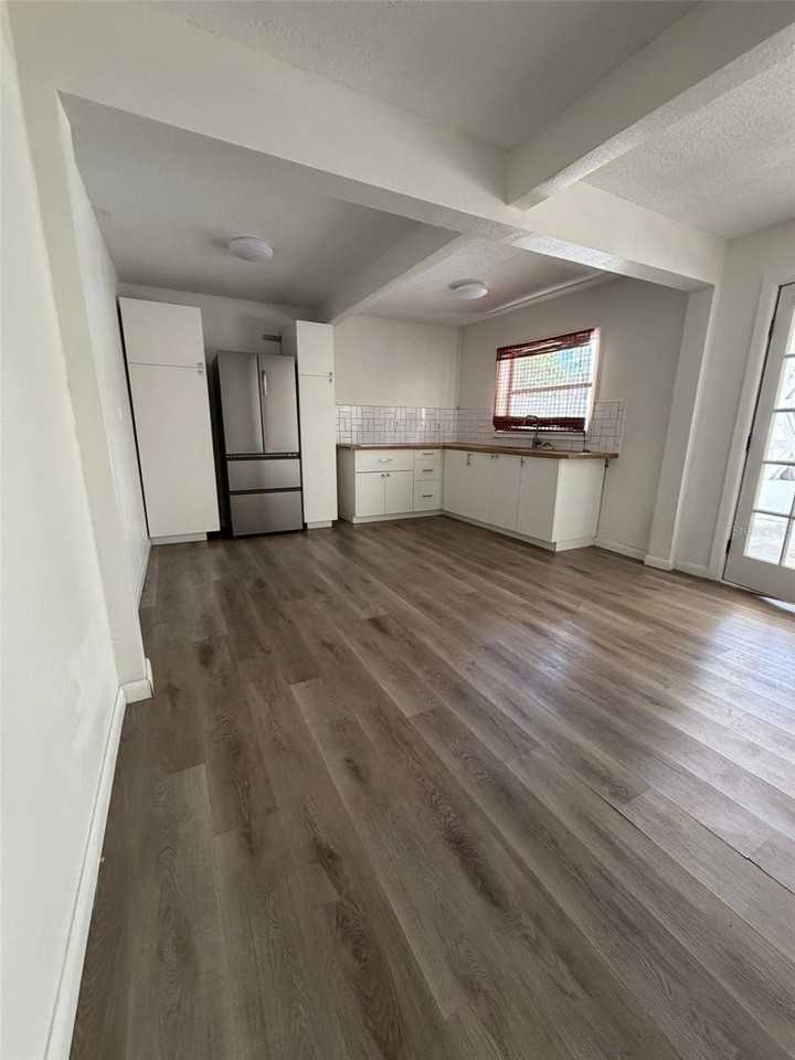 209 W Emily St - Photo 6 of 19