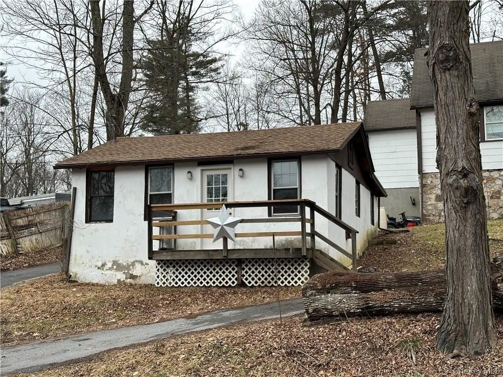 55 Burlingham Rd - Photo 2 of 16