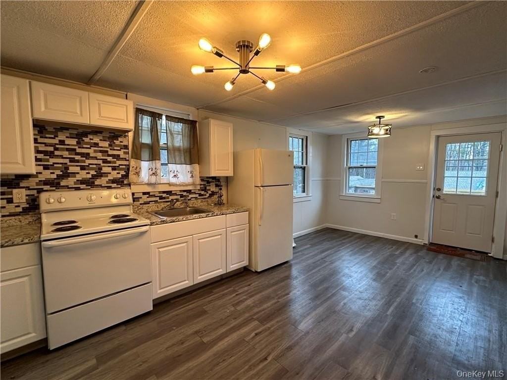 55 Burlingham Rd - Photo 3 of 16