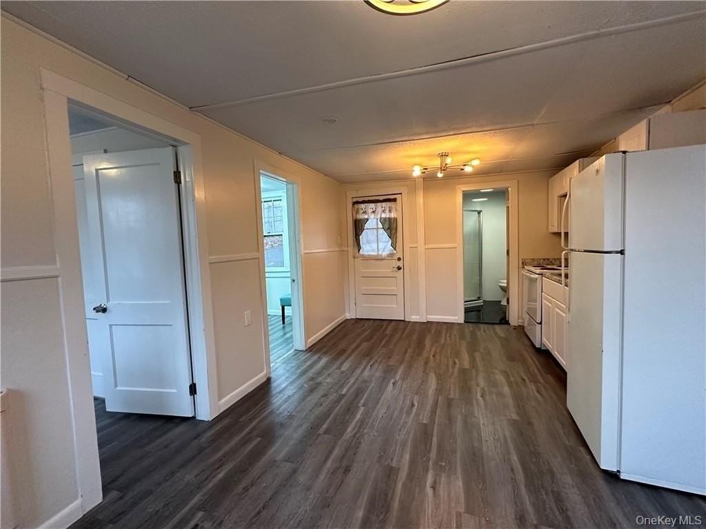 55 Burlingham Rd - Photo 6 of 16
