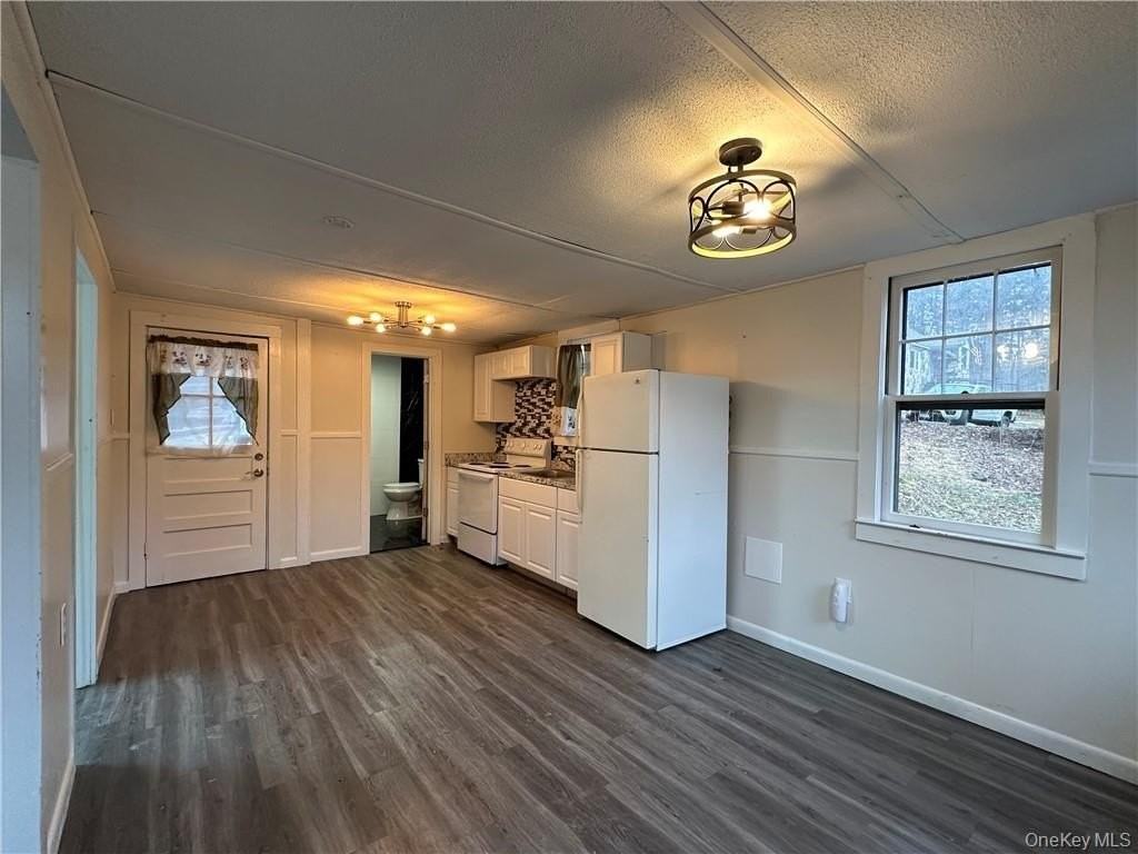 55 Burlingham Rd - Photo 7 of 16