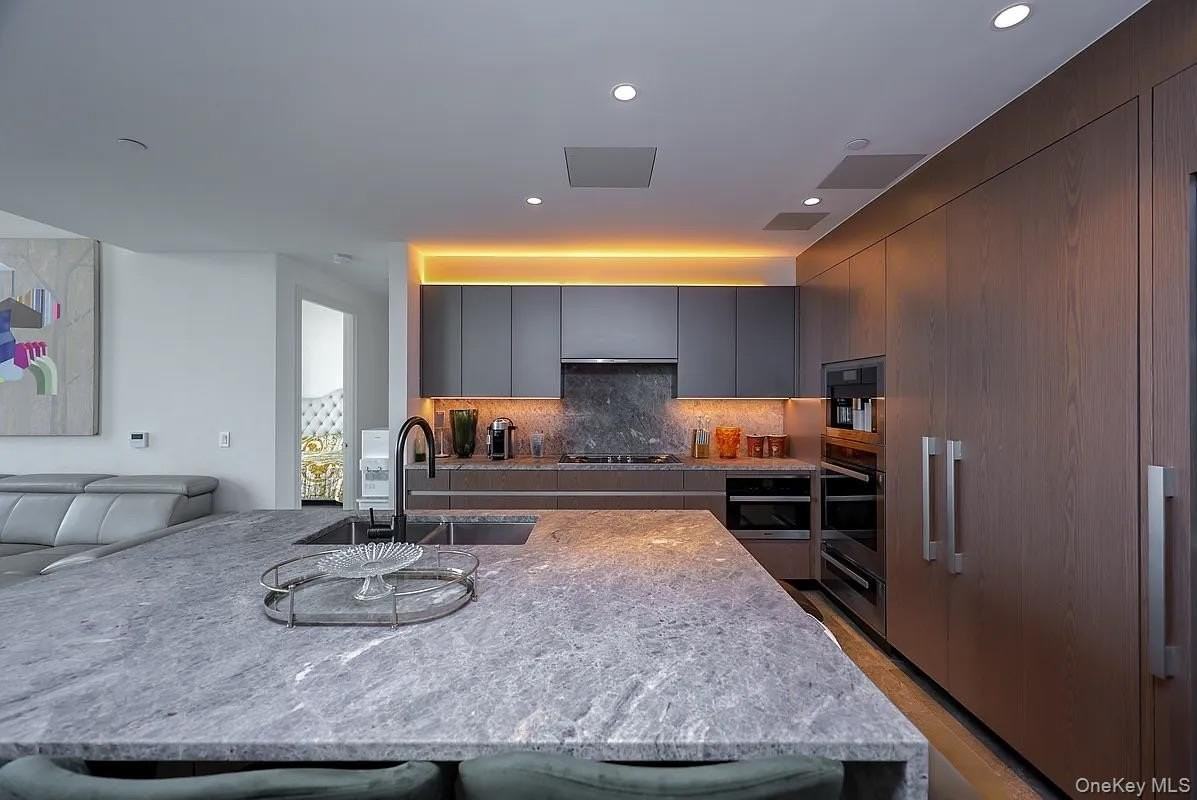 13336 37th Ave #PH3B - Photo 3 of 32